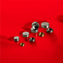 Schraubenkappen Edelstahl Gettorf in 4 Größen <br>- Kopfhöhe 5 mm <br>- flacher Kopf<br>- Ø 10, 13, 15, 18 mm <br>- Bohrung: immer 4 mm