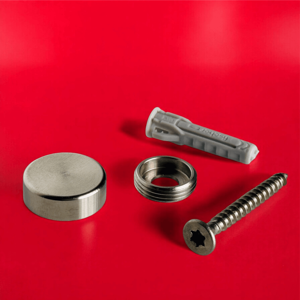 Schraubenkappen Edelstahl Gettorf in 4 Größen <br>- Kopfhöhe 5 mm <br>- flacher Kopf<br>- Ø 10, 13, 15, 18 mm <br>- Bohrung: immer 4 mm